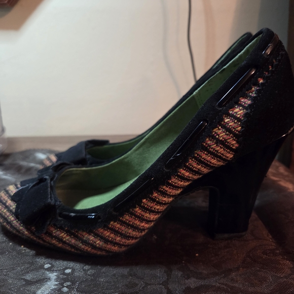 BC Footwear Black Heels with Multicolor Detail - Picture 3 of 6